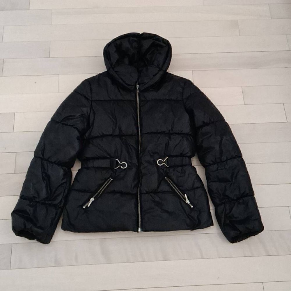 H&M Women's Elasticized Waist Puffer Jacket Black Size 4